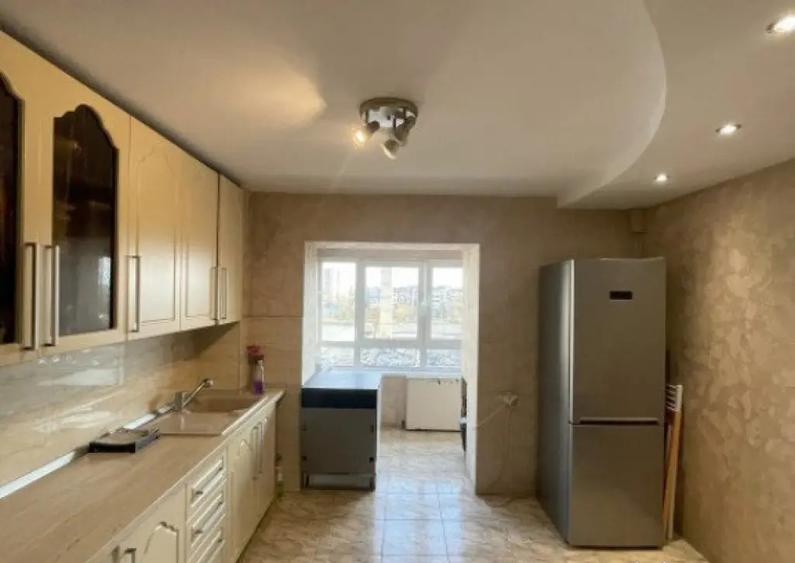 Apartament de 3 camere, 75 mp, zona Vivo - 1