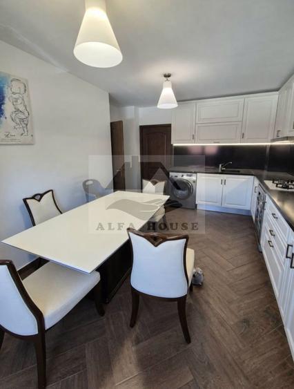 Apartament cu 4 camere decomandat, mobilat în Tractorul