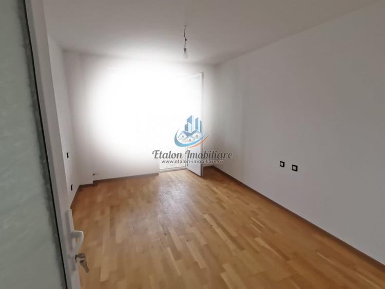 Ap. 3 camere semidecomandat, etaj 2, Piata Darmanesti - 3