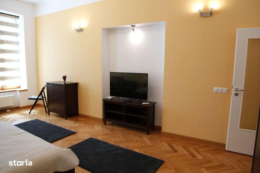 Apartament de inchiriat Piata Sfatului - 1