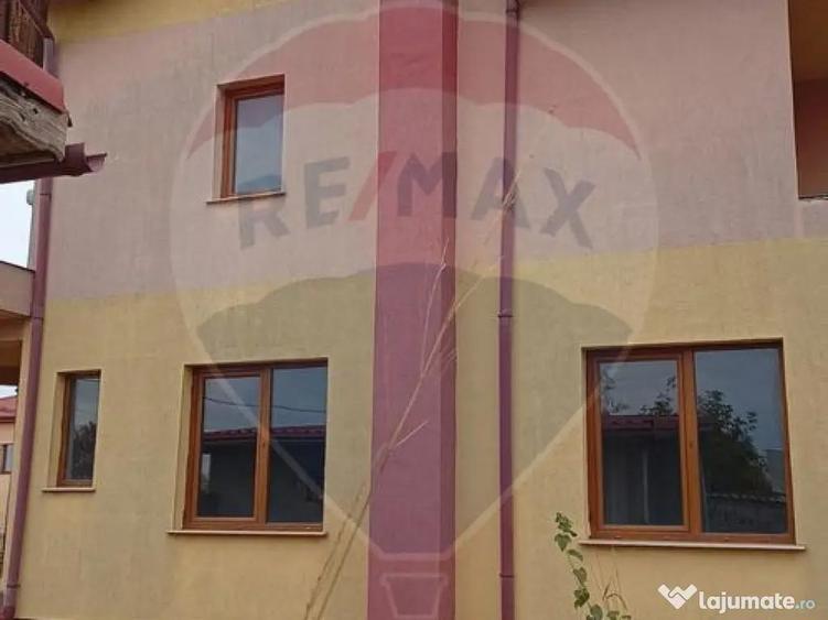 Vanzare Casa / Vila 5 camere Saftica Primarie - 2