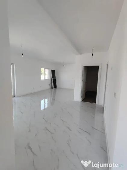 Casă cu 5 camere cu Teren 500 Mp în Central
