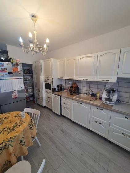 Casa cu 4 camere, instalatie fotovoltaica, acces restrictionat, zona Vivo - 9