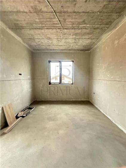 GIROC - Duplex despartit prin camera tehnica - 5 Camere - 3 Bai - 5