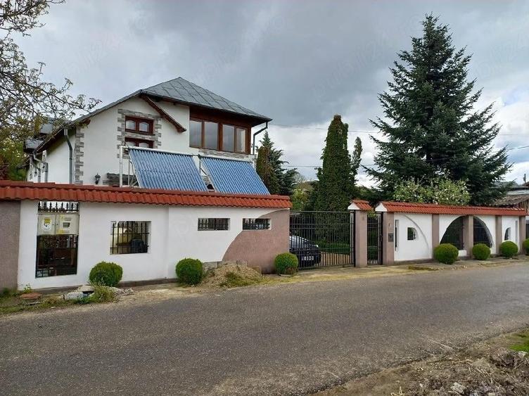 Casa de vanzare in Pucioasa (Comuna Mo?aieni, la 900 m de Pucioasa) - 4