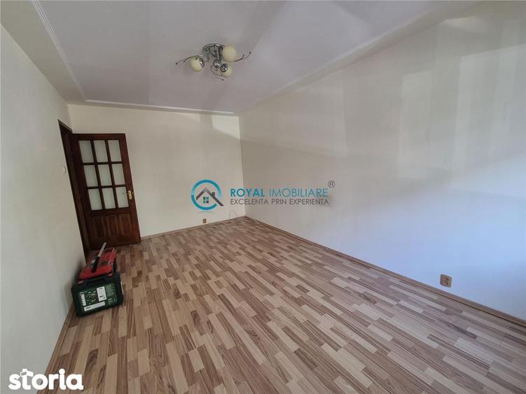 Royal Imobiliare - Vanzare apartament 3 camere zona Malu Rosu - 4
