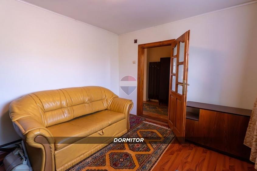 Casă individuală cu 5 camere cu Teren 6532 Mp în Cernești