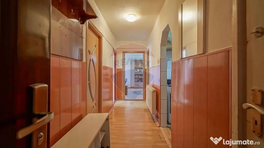 Apartament cu 4 camere semidecomandat în Stupini