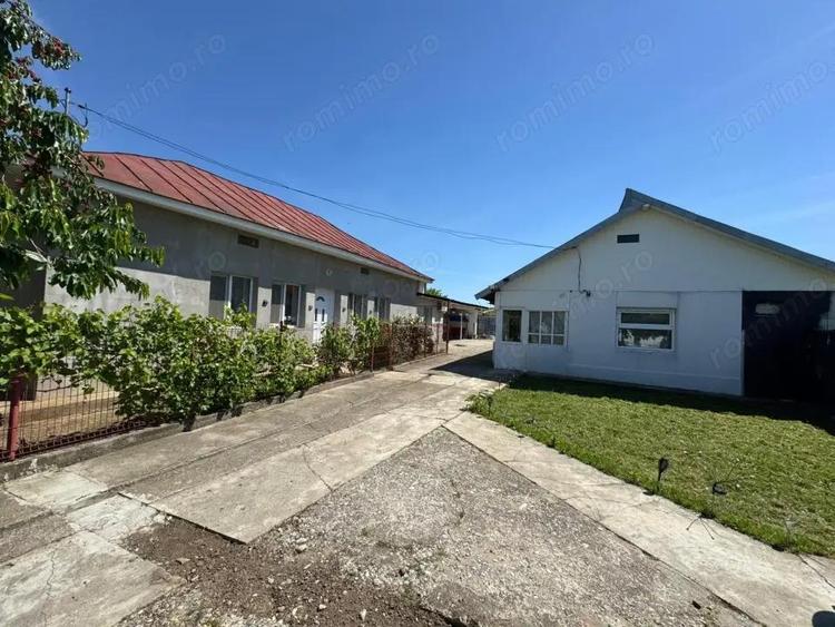Casa de vanzare 2 locuin?e in aceea?i curte, teren generos 3.855 mp - 1