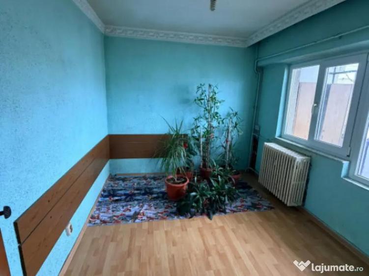 Apartament 3 camere, situat in zona Dacia - 7