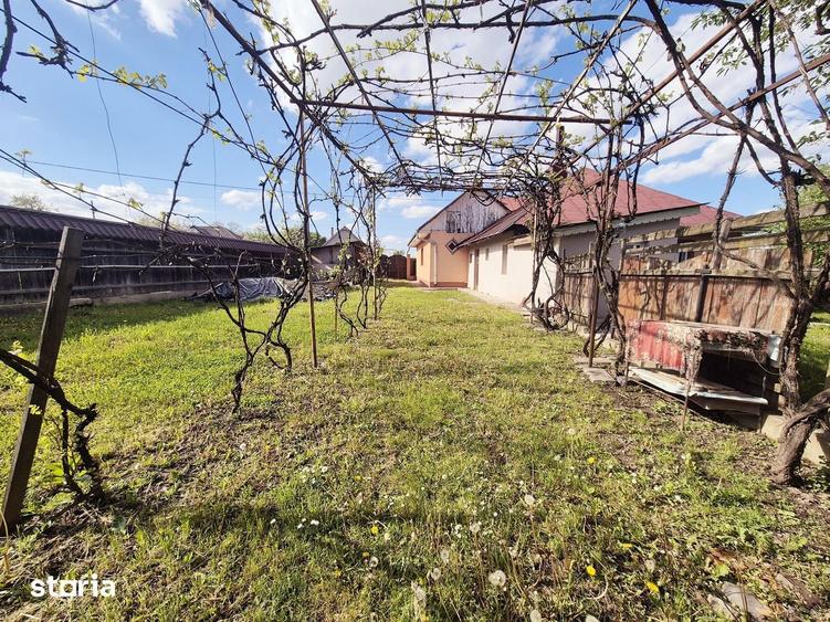 Casa din caramida ?i teren generos, comuna Dobreni - 16