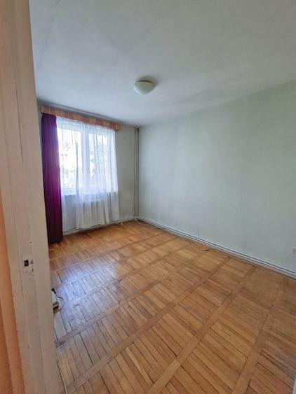 Apartament cu 3 camere decomandat în Dâmbu Pietros