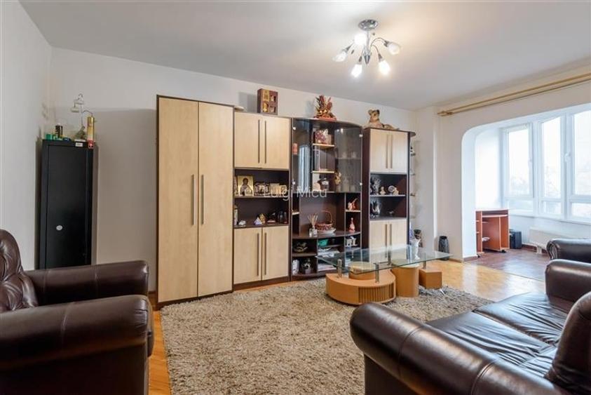 Apartament spatios 3 camere, Centrul Civic, decomandat, confort si accesibilitat