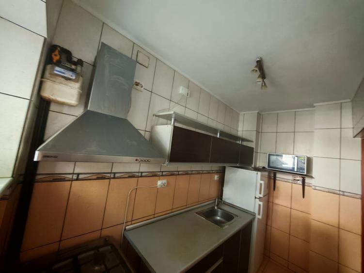 Ap. 3 camere,la 2-3 minute de mers la STB.Usor si rapid la metrou. - 4