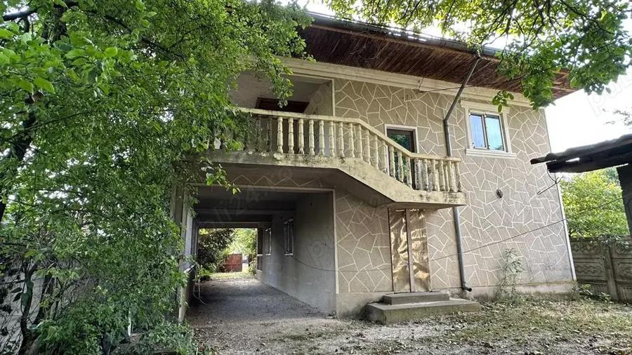 Casa spatioasa cu etaj mobilata complet , teren 2500mp Dulceanca, Vedea, Teleorman 68 000 - 1