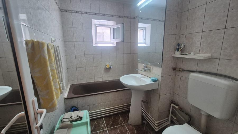 Apartament cu 2 camere decomandat în