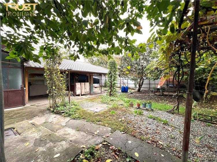 Casa la curte, central, Decebal - 6