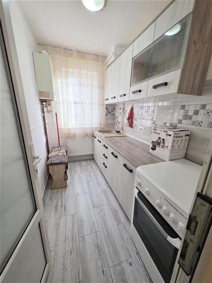Vind apartament doua camere semidecomandat Brasov - 8