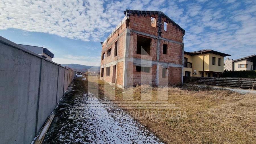 Casa individuala | La rosu | 260 mp | 583 mp teren | Cetate - 1