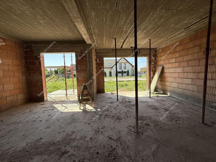 Duplex cu 5 camere cu Canalizare în Giroc