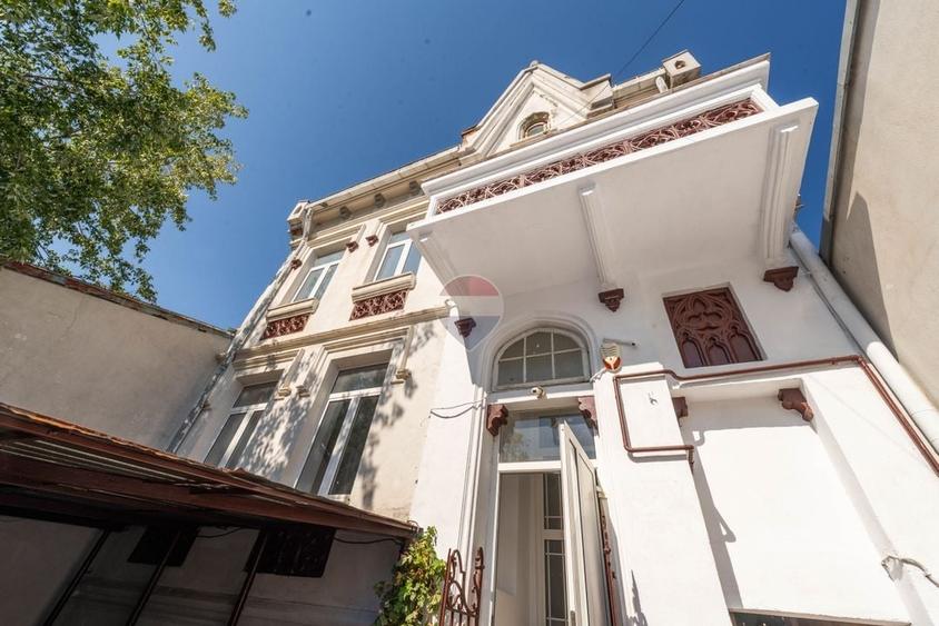Casă individuală cu 5 camere cu Teren 125 Mp în Gara de Nord