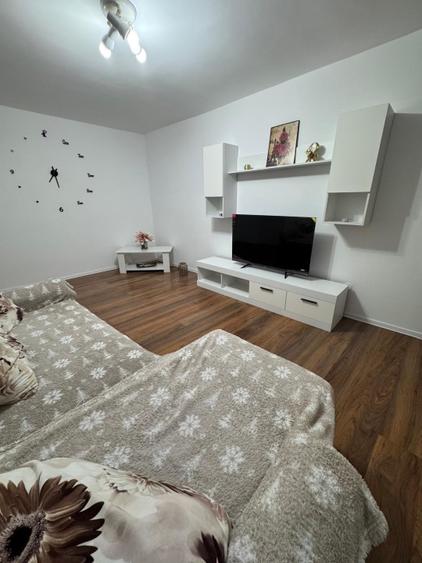 Se închiriază apartament 3 camere  - 1