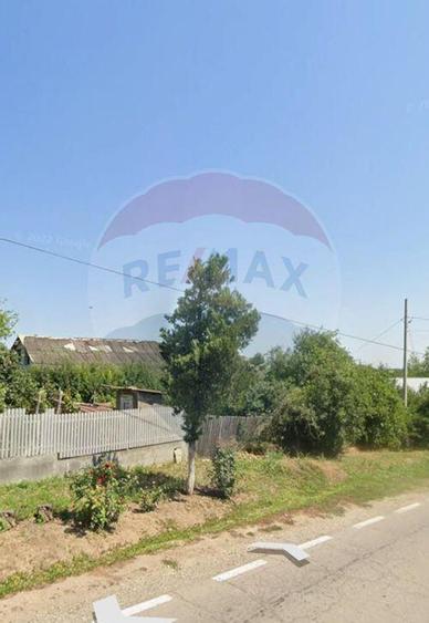 Casa la rosu cu teren mare Calarasi - Cascioarele - 1