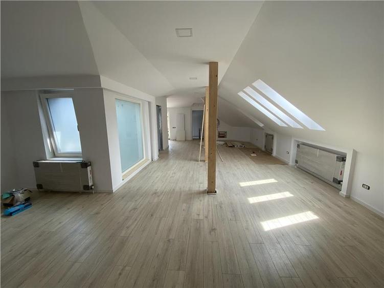 Vila de inchiriat in zona Capitale, office/rezidenta - 17