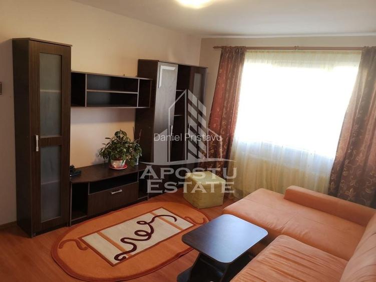 Apartament cu 3 camere, etaj intermediar, zona Circumvalatiunii