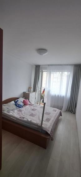 Vand apartament 3 camere, zona liceu Moisil, sector 6 - 7