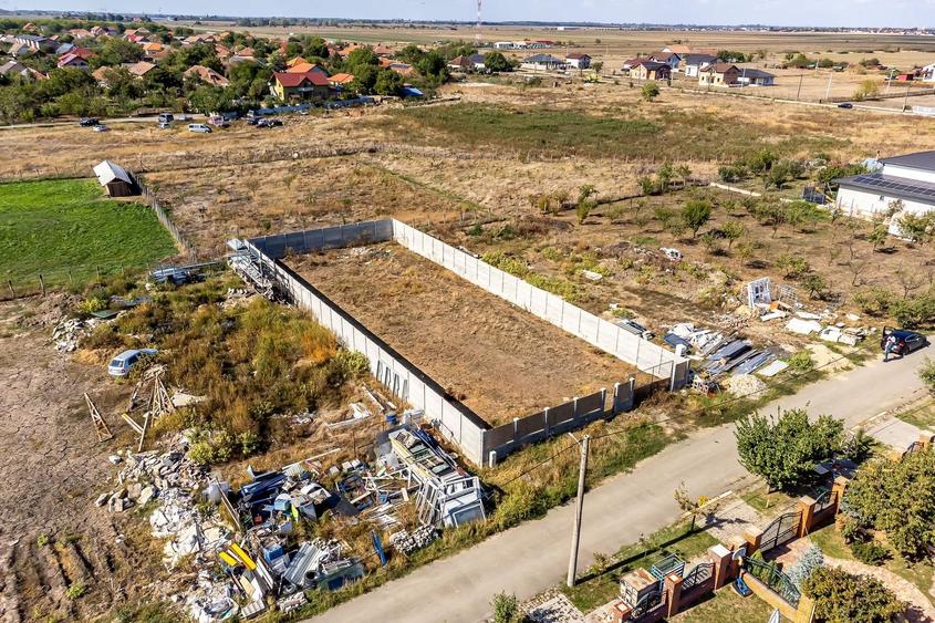 Teren de 733 mp în Livada, cu gard finalizat, Comision 0 - 1