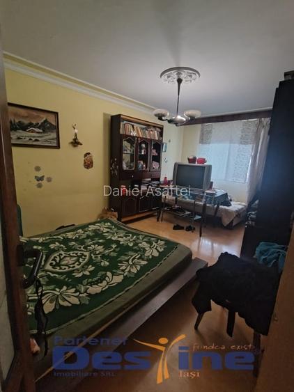 Nicolina 1- Apartament 3 camere decomandat, etajul 3/4