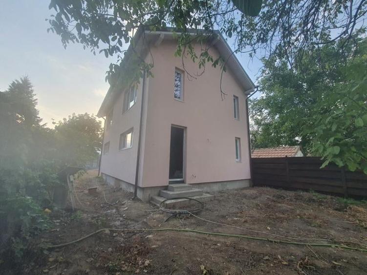 Saftica DN1 4Cam 3Bai Casa 2023 Curte 366mp Libera Pozitie Buna - 4