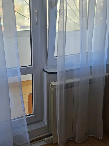 Se inchirieaza in Unirii,aparament cu 3 camere,confort 1,decomandat,etajul 3. - 6