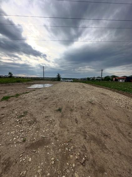 Vand teren intravilan 2000 mp, deschidere DJ602, constructie începuta - 2