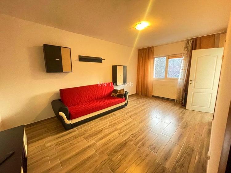 Apartament 3 camere decomandat-Pod de Fier-etaj intermediar