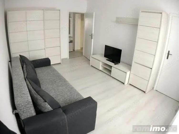 1 camera situat in Piata 700 - 1