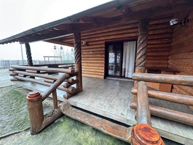 Casa spatioasa, ideala pentru locuinta sau afacere  1500 mp teren, situata pe d - 18