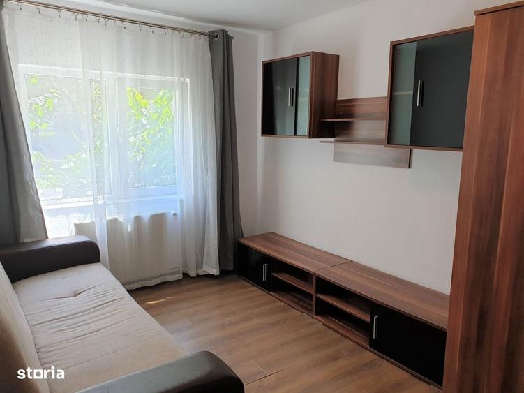 Apartament cu 3 camere, str. Muncitorilor - 8