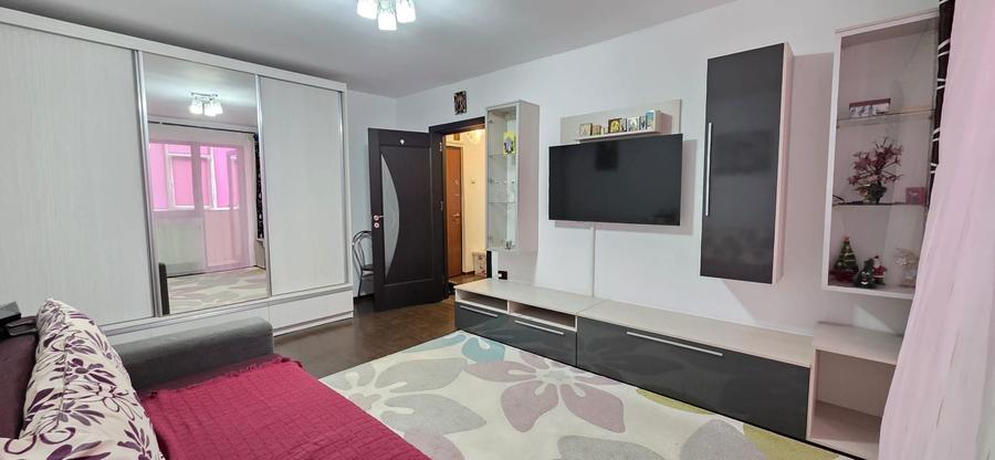 Apartament cu 2 camere decomandat, mobilat în Casa de Cultură