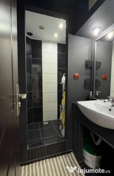 Apartament cu 3 camere decomandat în Giurgiului