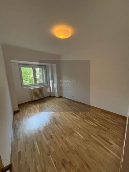 Apartament cu 4 camere semidecomandat în Unirii