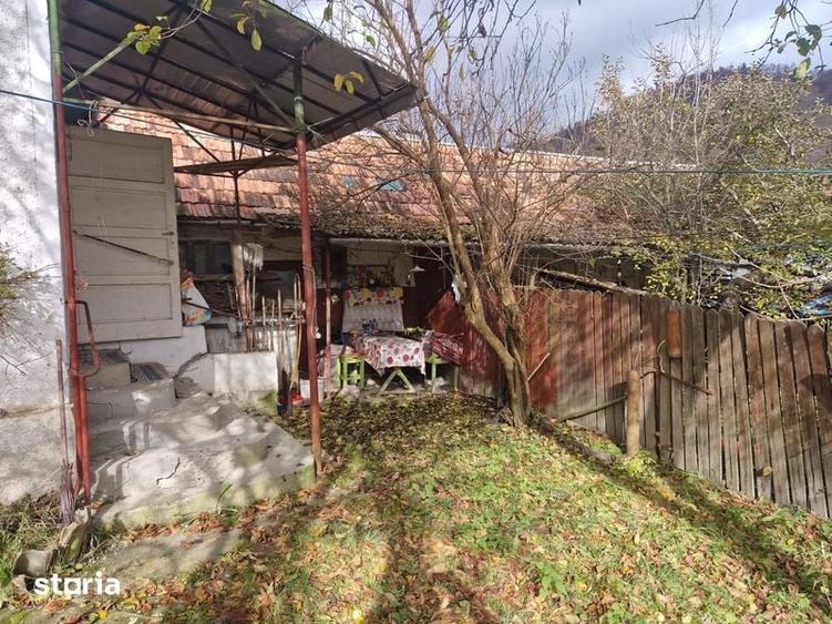 Casă cu 2 camere cu Teren 80 Mp în Corbu