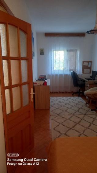 Casă cu 5 camere cu Teren 395 Mp în Central