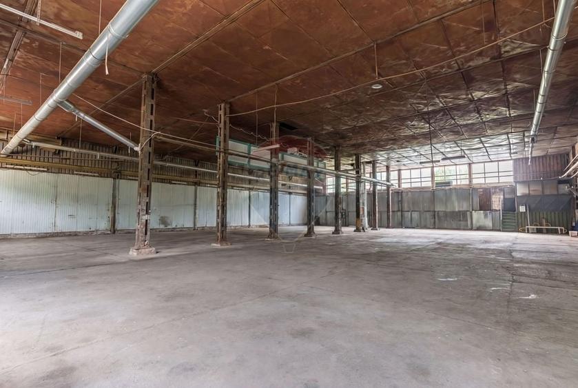 Spațiu industrial, de 1,965 mp, în Industrială