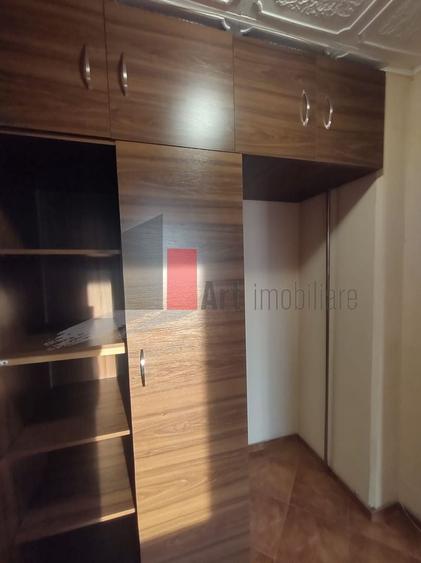 Apartament cu 3 camere semidecomandat în Alexandru Obregia