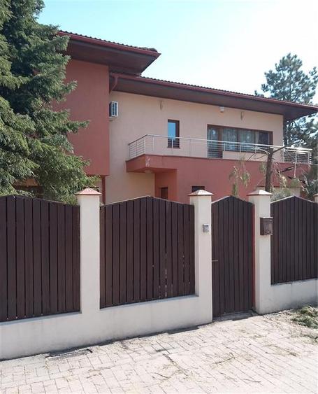 Casă individuală cu 6 camere cu Canalizare în Iancu Nicolae
