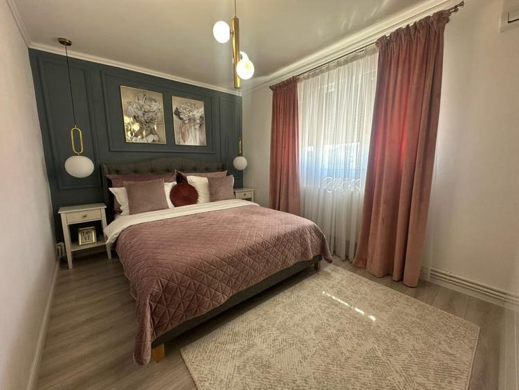 Apartament cu 3 camere semidecomandat, mobilat în Cetate