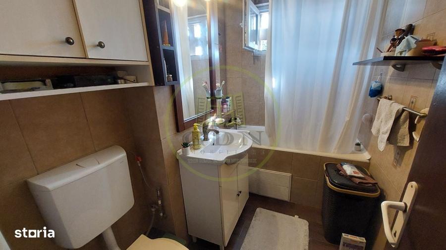 Apartament cu 3 camere semidecomandat, mobilat în Valea Rosie