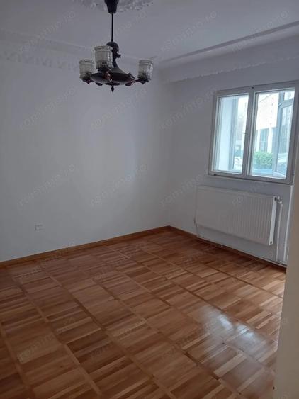 Apartament cu 2 camere decomandat în Port